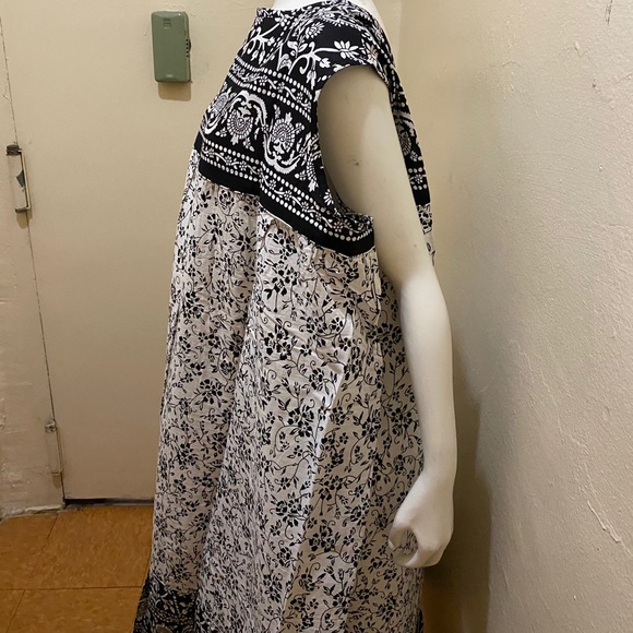 Black Blouse - Picture 3 of 4